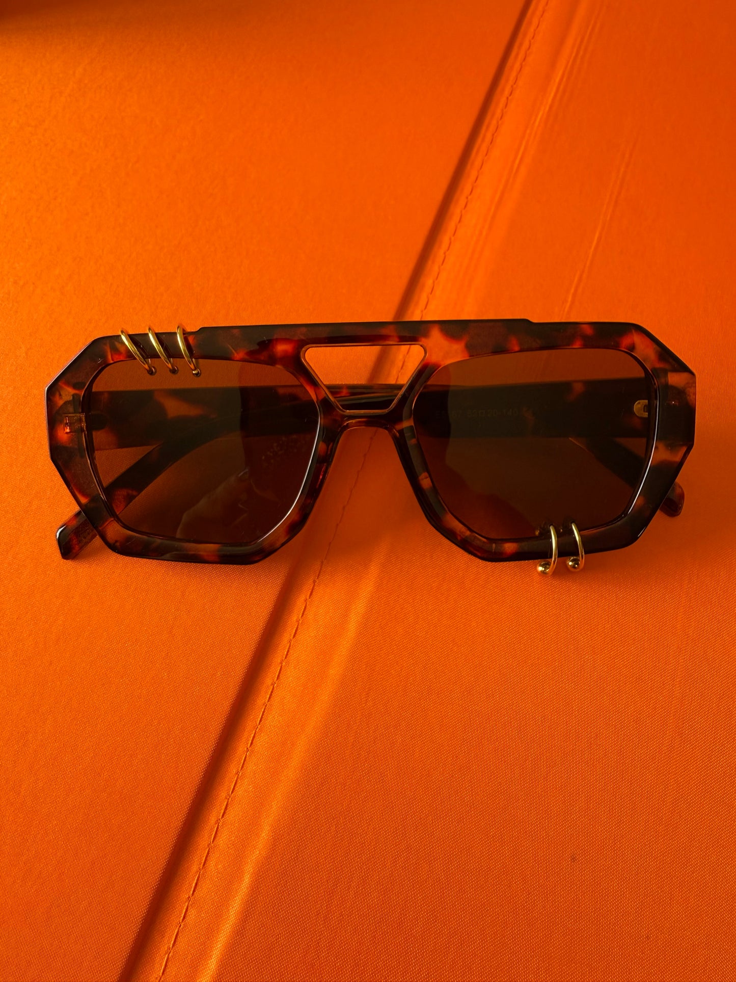 Tortoise Aviator w/ Gold